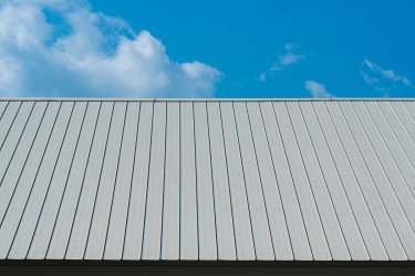 新築に多い「縦葺き」